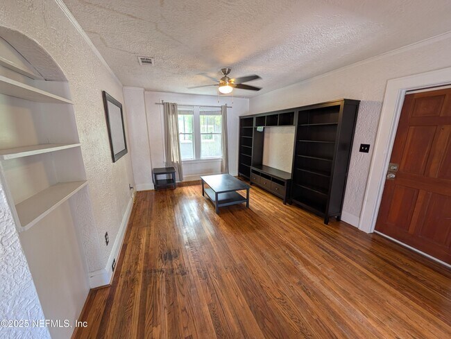 Foto del edificio - 2703 Myra St