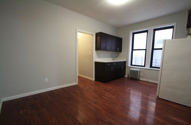 Building Photo - 1409 St Johns Pl