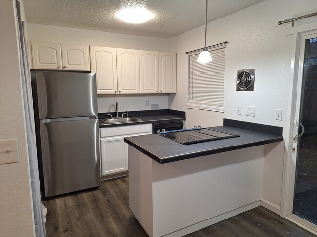 Foto del edificio - 6134 NE Oregon St