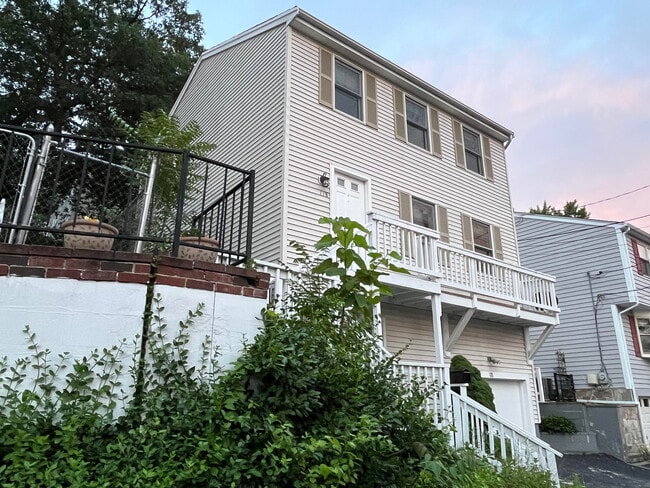 Foto del edificio - 118 Montclair Ave