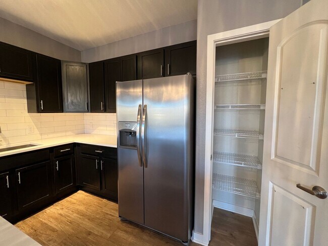 Foto del edificio - Incredible First Floor Corner 2bd/2ba Loft at Via Varra! AVAILABLE 7/1!