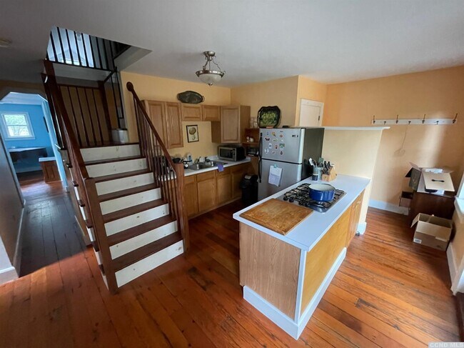 Foto del edificio - 422 Angel Hill Rd
