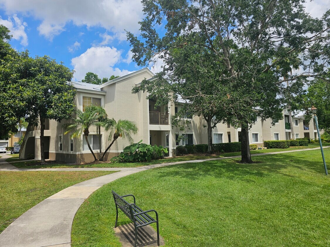 Coquina Cove Apartments in Palm City, FL