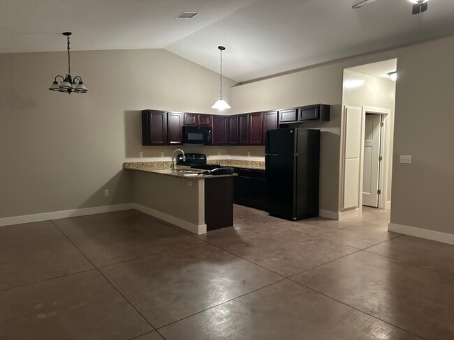 Building Photo - 4723 N Hillside Ct