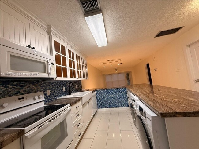 Building Photo - 13741 Flora Pl