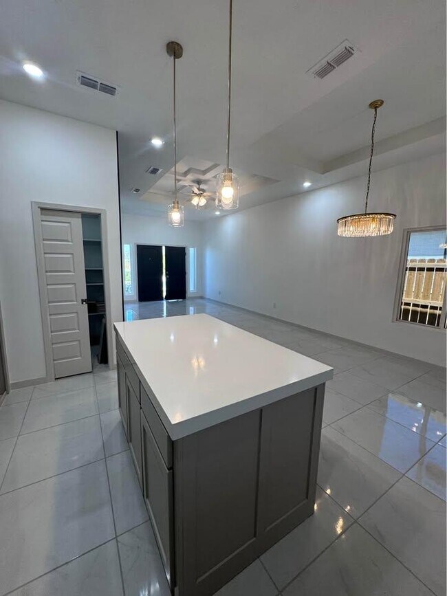 Foto del edificio - 3709 Birge St