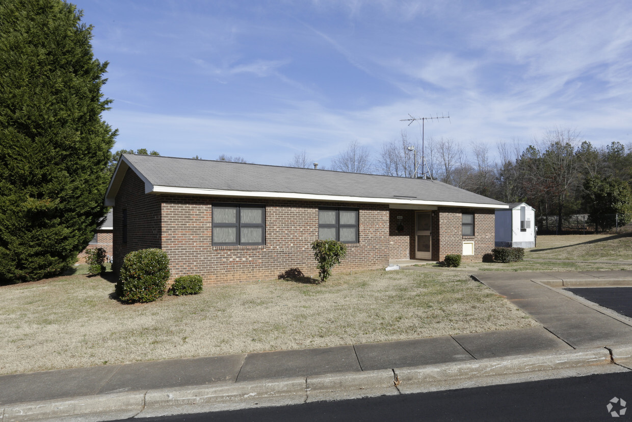 Primary Photo - Walker Street Apartments  