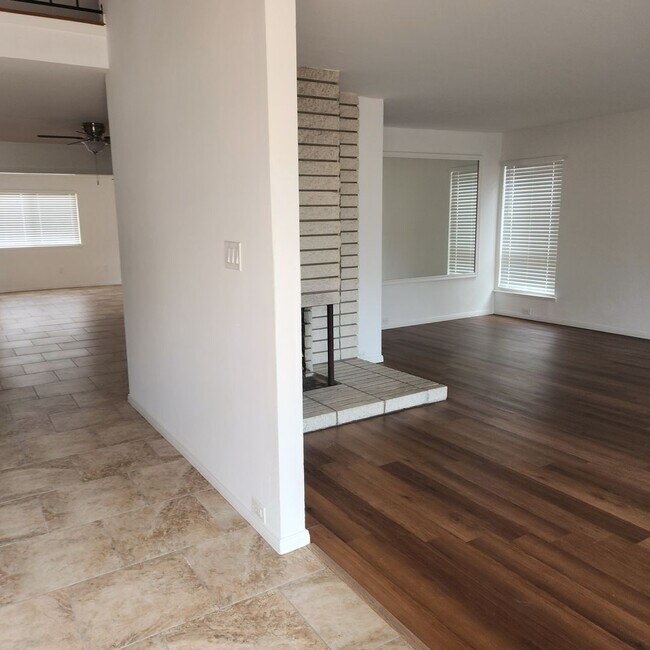 Foto del edificio - Clairemont Home Just remodeled 3 bed 3 bat...