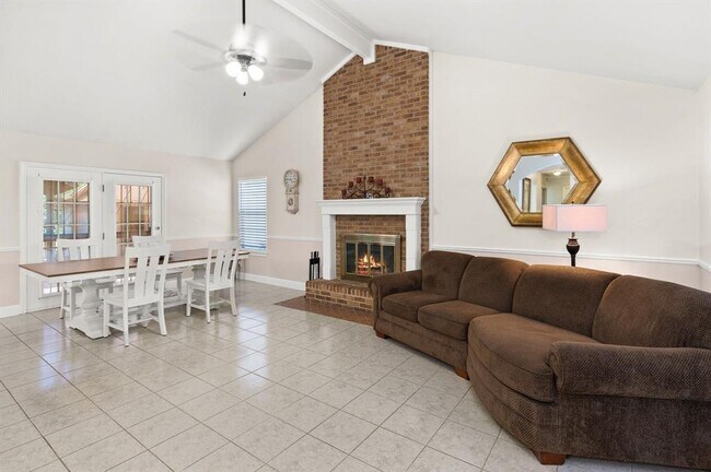 Building Photo - 3502 Santa Monica Dr