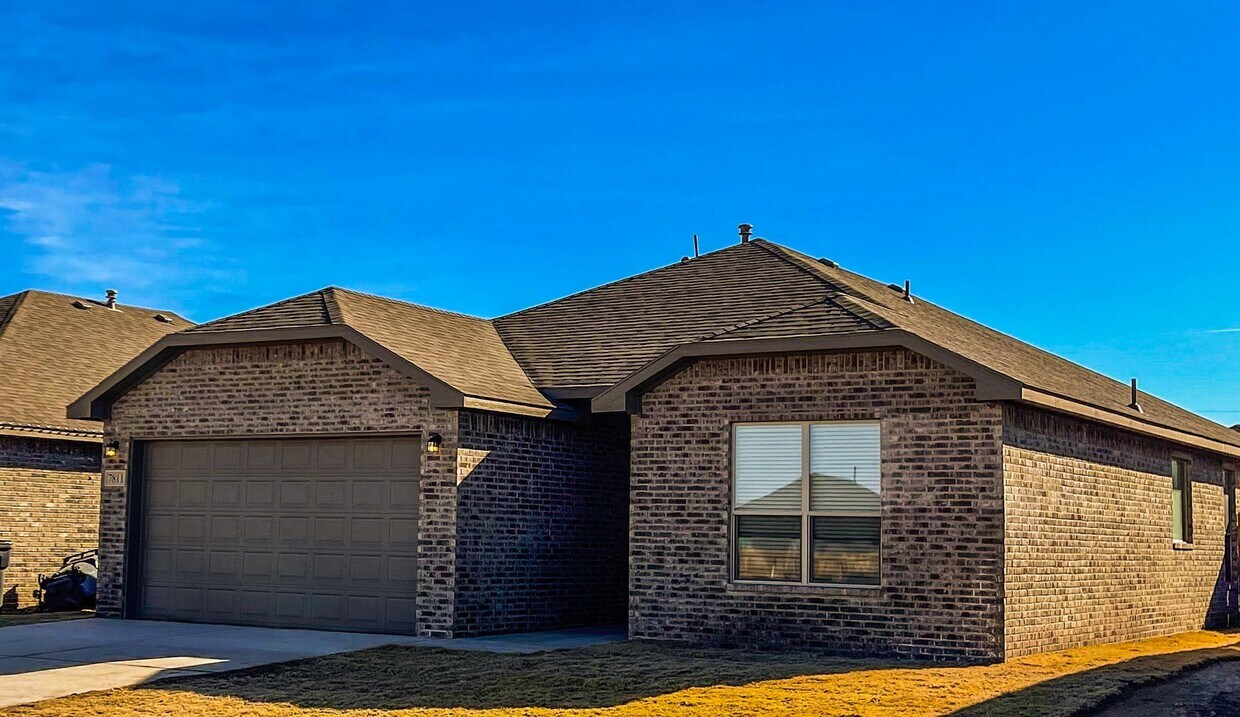 Primary Photo - 4 bed 2 bath 2 car garage Frenship ISD!