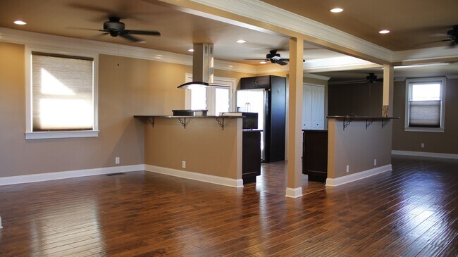 Building Photo - 2315 Deerwood Dr