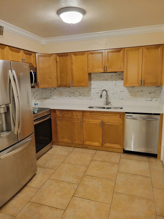 Foto principal - 631 Northlake Blvd