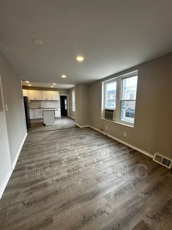 Foto del edificio - 1301 E 9th St