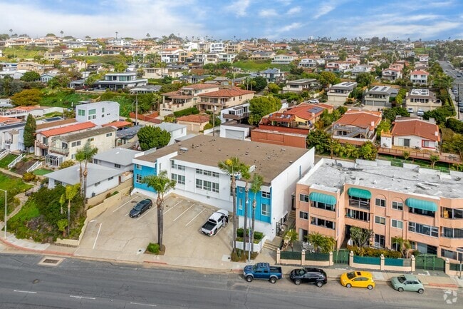 Building Photo - The Villager Bay Park