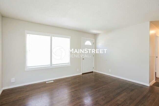 Foto del edificio - 3 Bedroom Pet-Friendly Home in KANSAS CITY...
