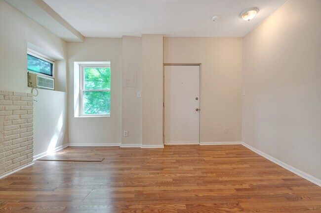 Foto del edificio - 4102 14th St NW