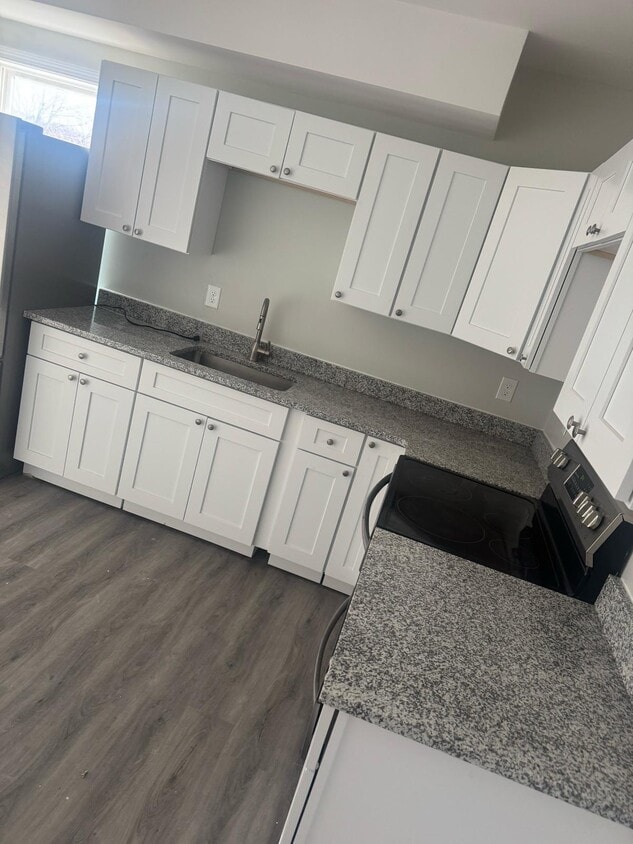 Building Photo - 2nd floor left