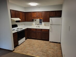 Building Photo - 18 2nd St