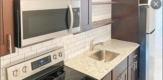 Building Photo - 4609 Quarles St NE
