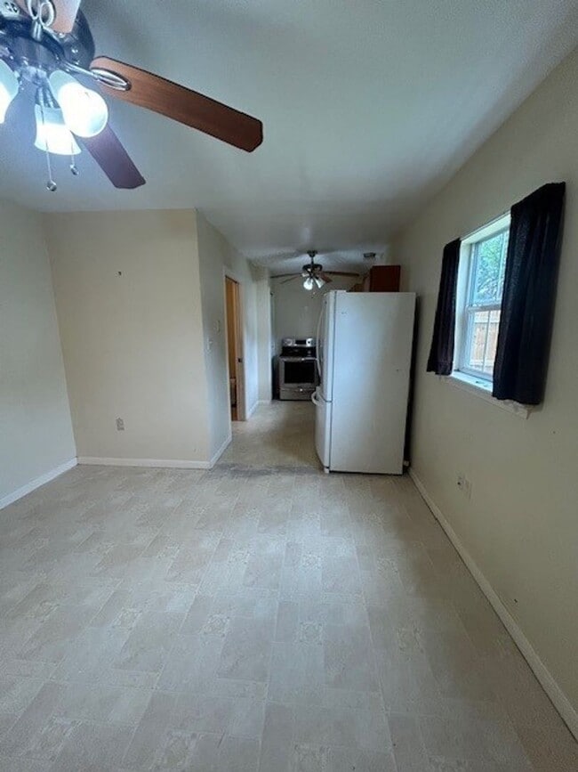 Building Photo - 2200 Ridgecrest Cir