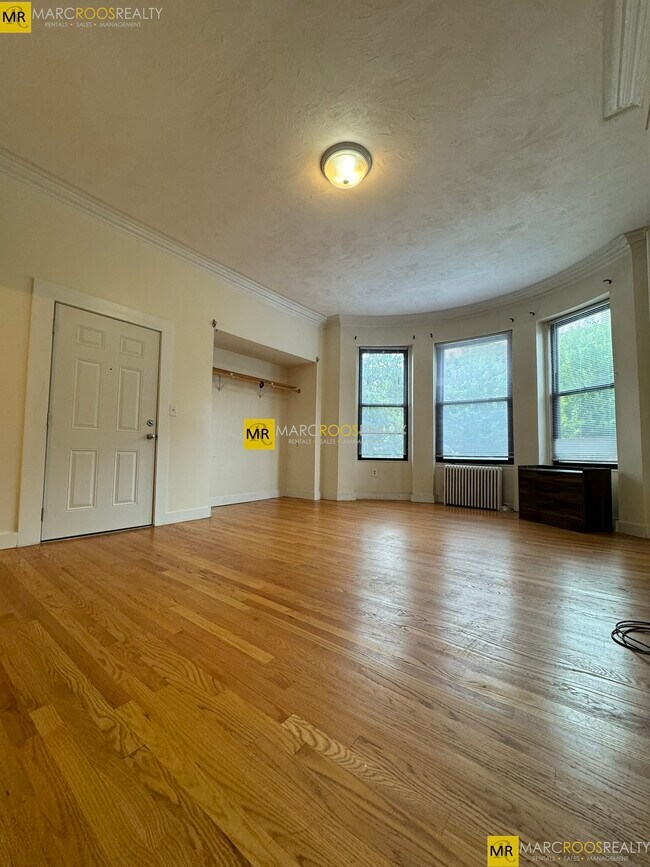 Building Photo - 591 Beacon St