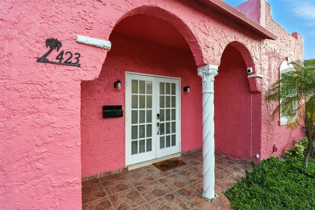 Building Photo - 423 Kern St