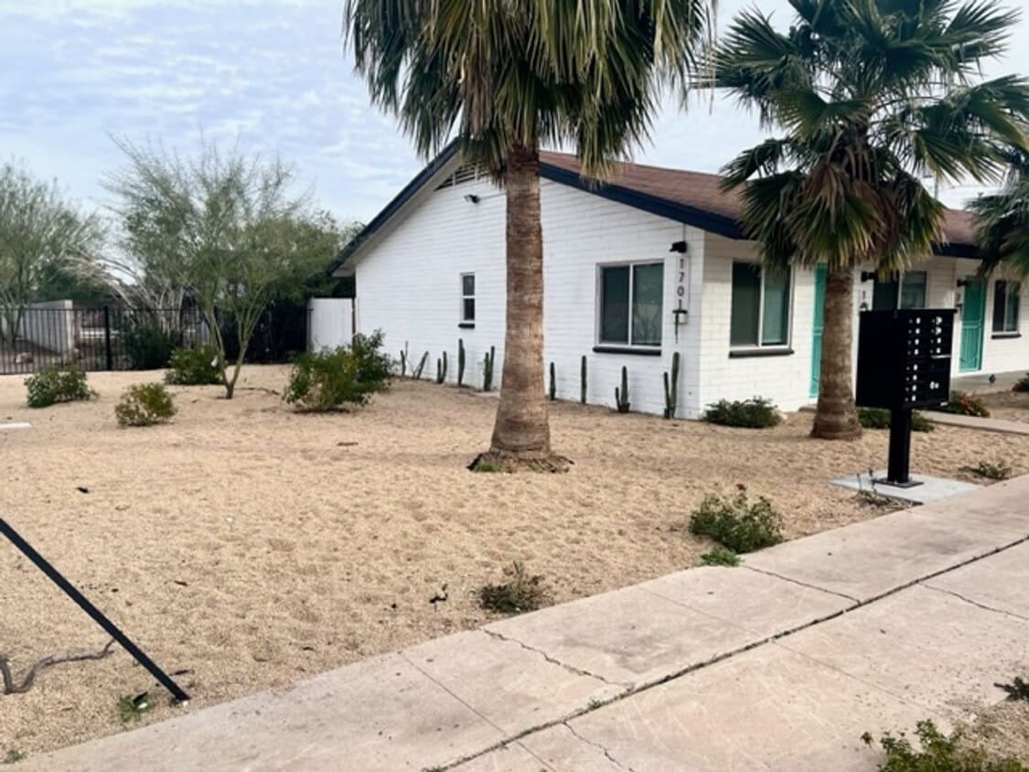 Building Photo - Remodeled one level apartments