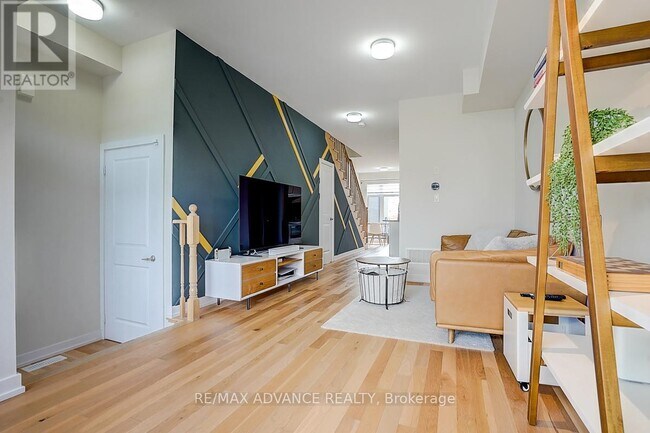 Photo du bâtiment - 2170 Donald Cousens Pkwy
