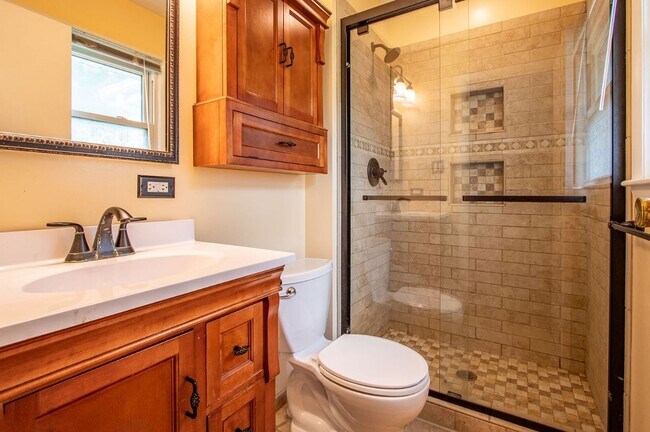 Foto del edificio - 644 Patricia Ln