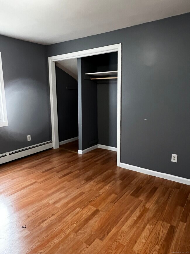 Building Photo - 380 Blatchley Ave