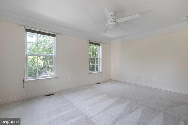 Building Photo - 306 Park Ave