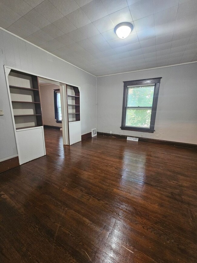 Building Photo - 1603 W 10th St