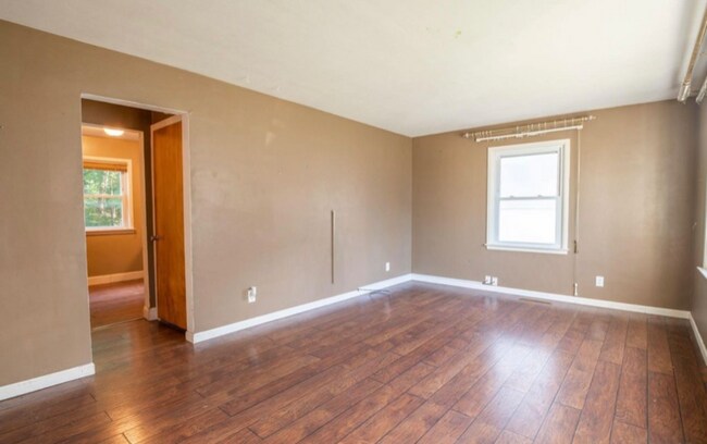 Building Photo - 204 W Garfield Ave