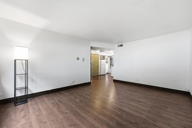 Foto del edificio - 3180 W Meadow Ln Dr
