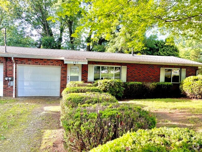 Building Photo - 297 Nokomis Dr