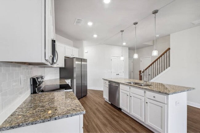 A view of the spacious kitchen and stainless steel appliances - Poplar Row