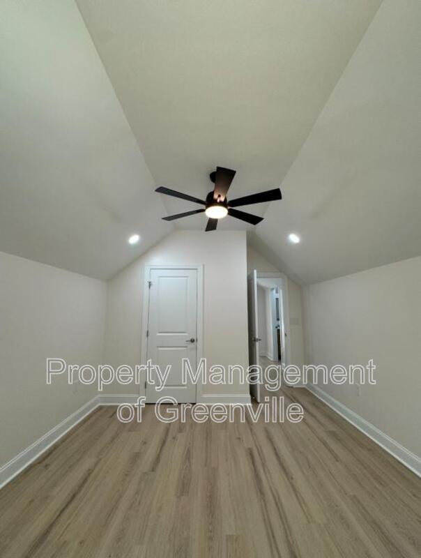 Foto del edificio - 830 Higgins St