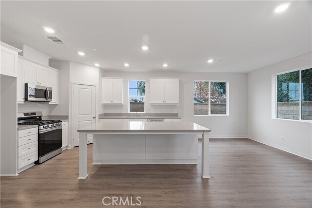 Foto del edificio - 34222 Travis Ln