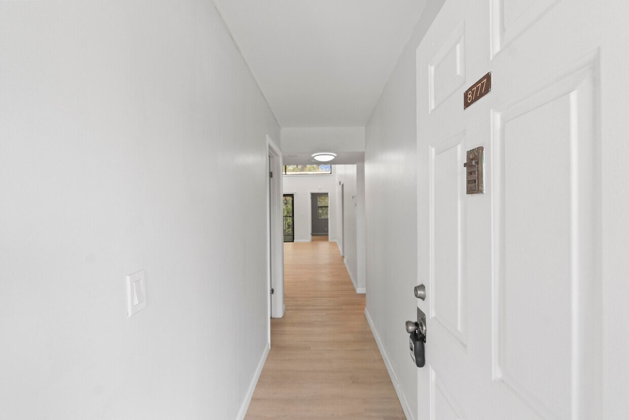 Foto principal - 8777 Shadow Wood Blvd