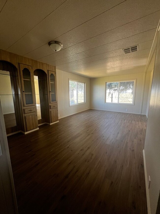 Building Photo - 3 Bedroom, 2 Bathroom Manufactured Home - ...