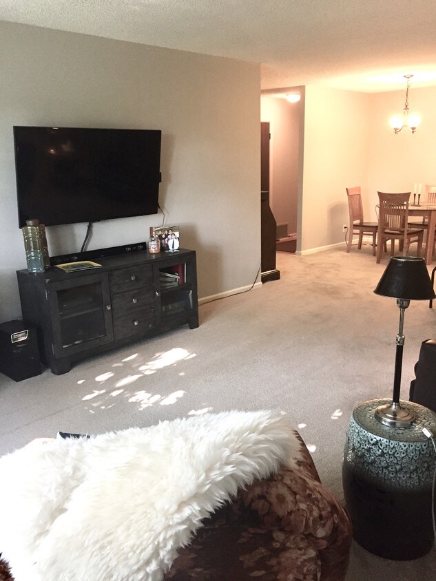 Foto principal - 460 W Downer Pl