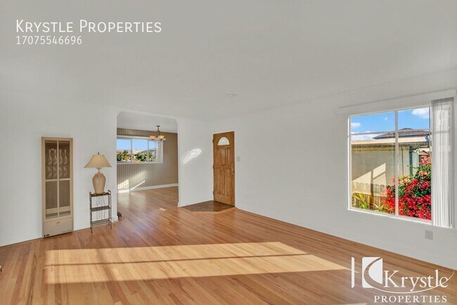 Foto del edificio - Pet friendly home, landscaping included