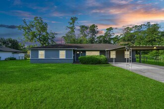 Building Photo - 10021 Hazelhurst Dr