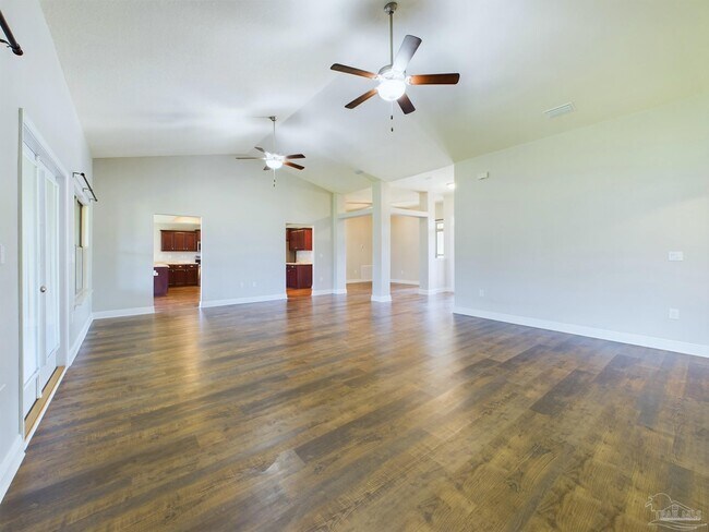Foto del edificio - 5726 Marigold Loop