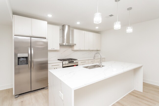 Building Photo - 3638 S King Dr