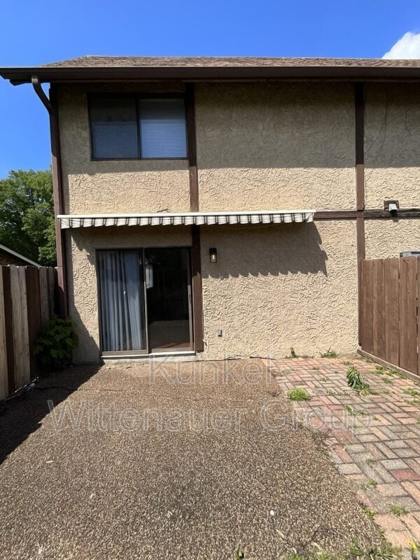 Building Photo - 102 Kingsway Dr