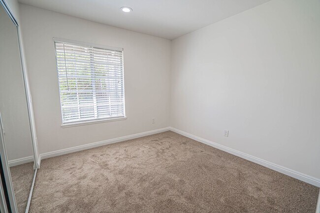 Foto del edificio - 3-Bedroom Single-Story Home with Private P...