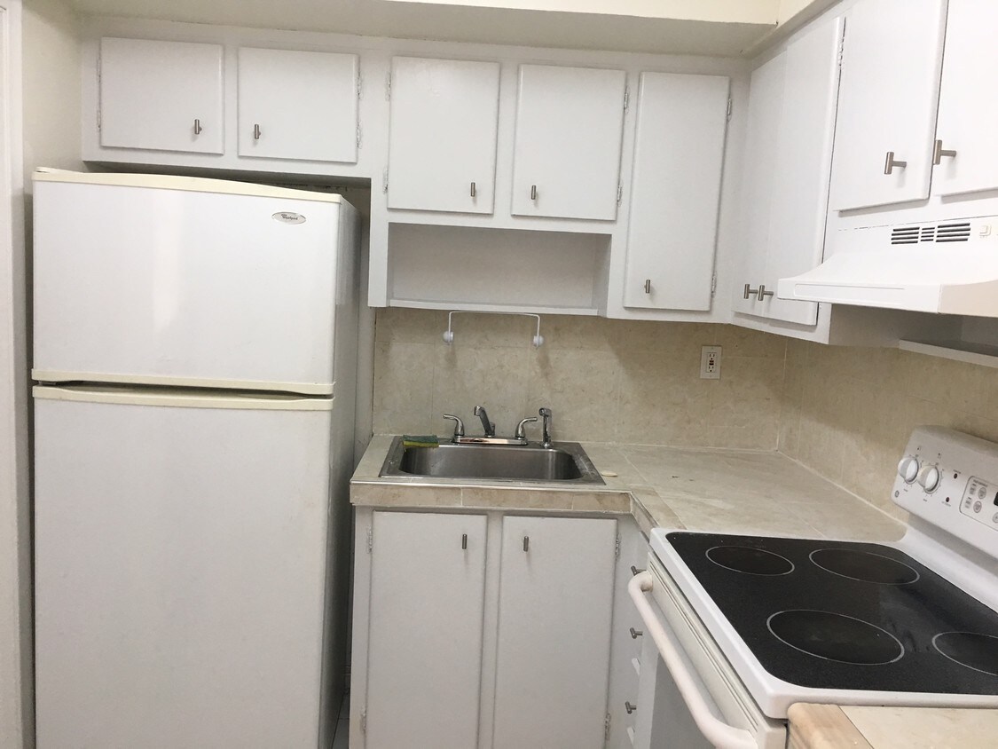 Foto principal - 2880 NE 203rd St