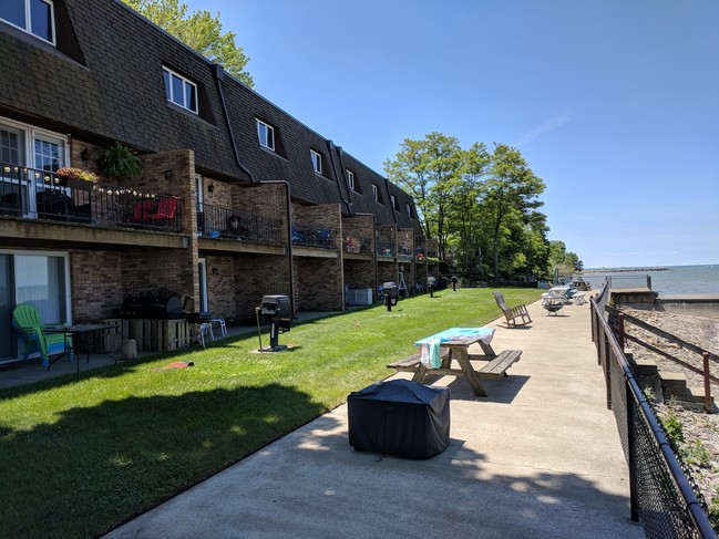 Building Photo - Lake Erie Townhomes