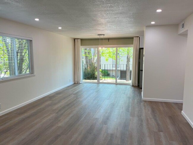 Dining Area - 250 Elm St